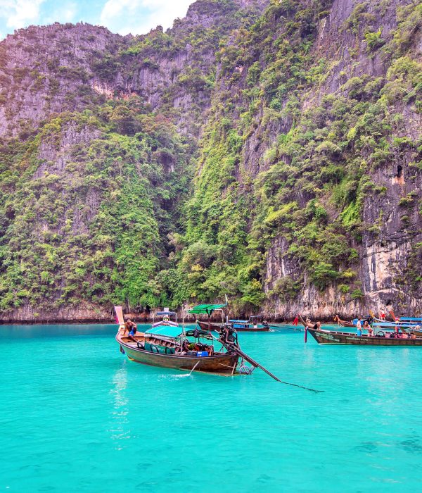 Long boat and blue water at Maya bay in Phi Phi Island, Krabi Thailand.